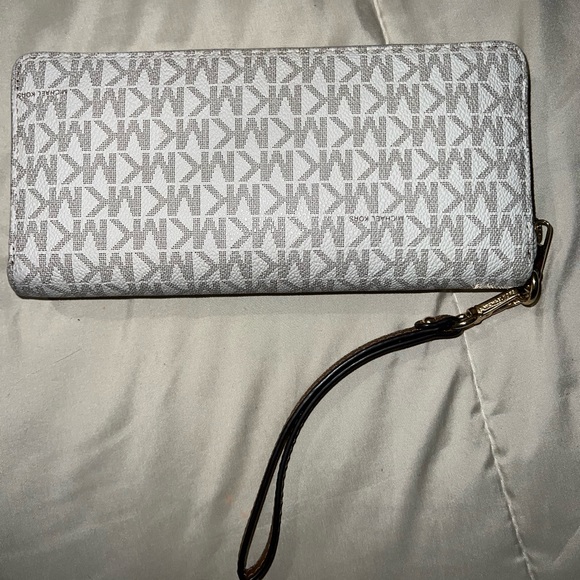 Michael Kors wallet - Picture 3 of 7